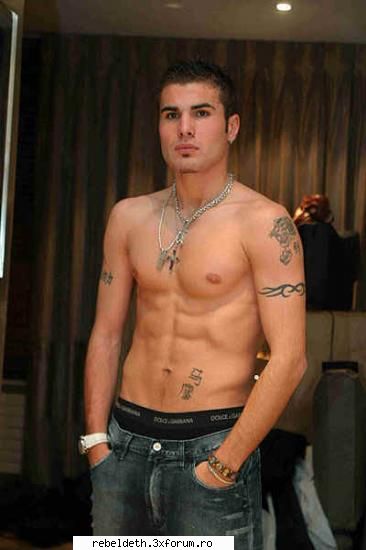 un tip super tare si un fotbalist bun !!!! adrian mutu !