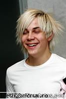 Andreas <3 <3 <3 - Aproape...dar nu e Dave......Dave e putin mai - >> ToKiO HoTeL <<