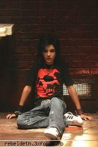 Bill Cu fetele.... - Se zice k e virgin Bill...dar am vitit undeva k a - >> ToKiO HoTeL <<