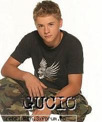 Gustav.... < - pe aprintzii lui ii fut in cur!!!:-L....gustav e - >> ToKiO HoTeL <<