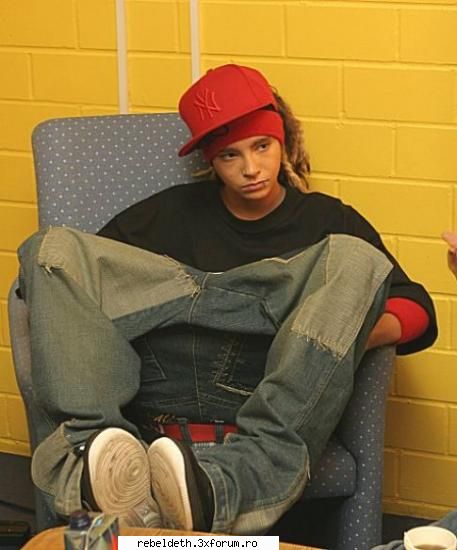 Tom si fetele..... - dak imi da sandale nike ma duc si eu cu el - >> ToKiO HoTeL <<