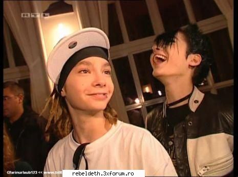 Tom si fetele..... - bill e urat k are gusha aia....= )) ) kiar dak - >> ToKiO HoTeL <<